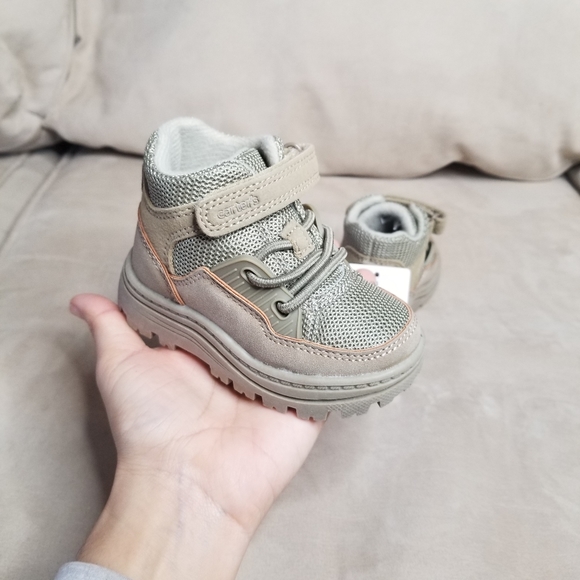 Carters Inigo Toddler Boy Sz 4 Outdoor Hiking boots Khaki NWT - Picture 3 of 11